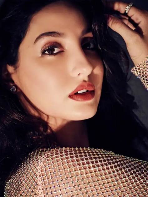 nora sexy photo|Photos: Nora Fatehi raises temperature in nude thigh。